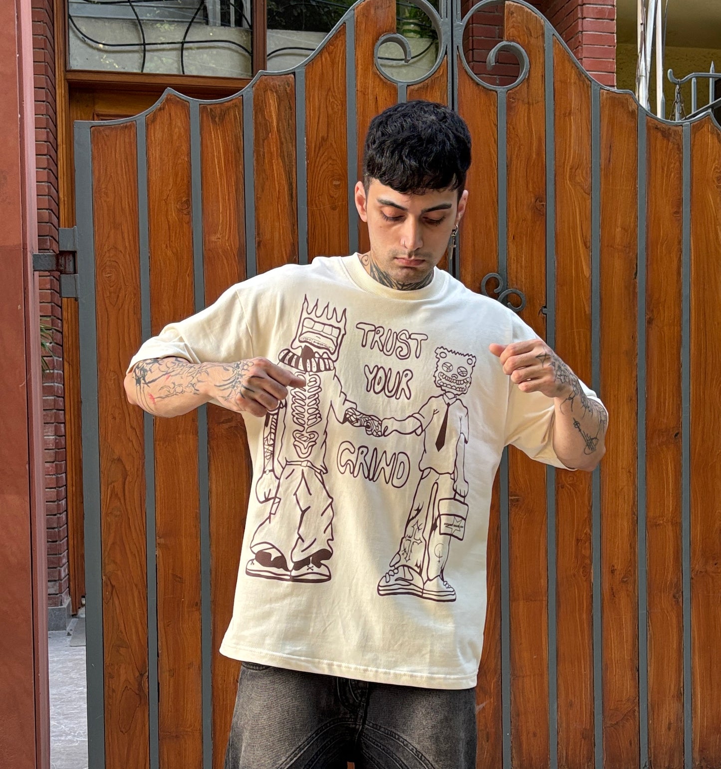 TRUST YOUR GRIND (OFF WHITE)