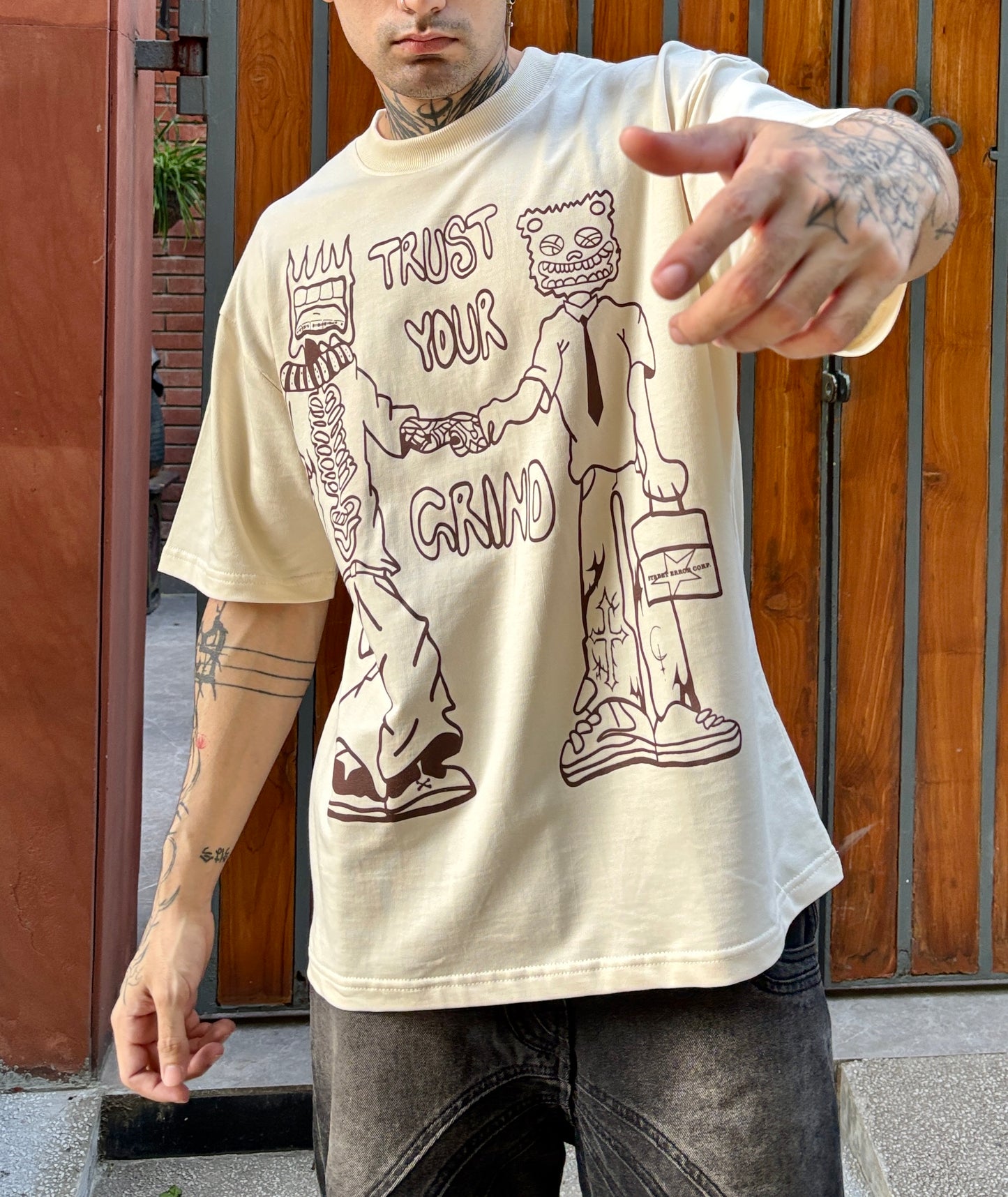 TRUST YOUR GRIND (OFF WHITE)